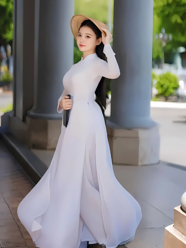 Gái xinh mặc áo dài trắng bước bên cột đá