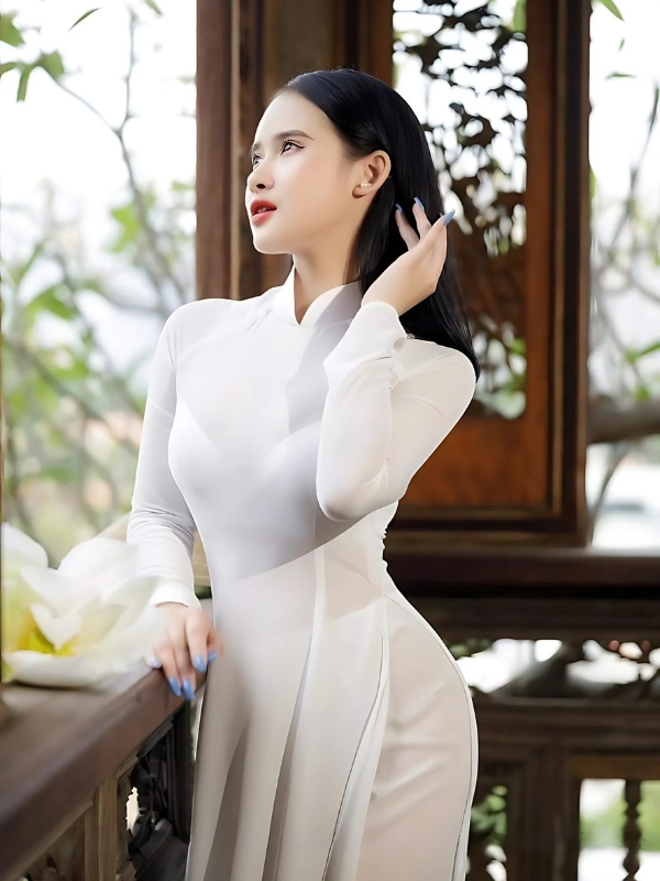 Gái xinh mặc áo dài trắng nhìn nghiêng