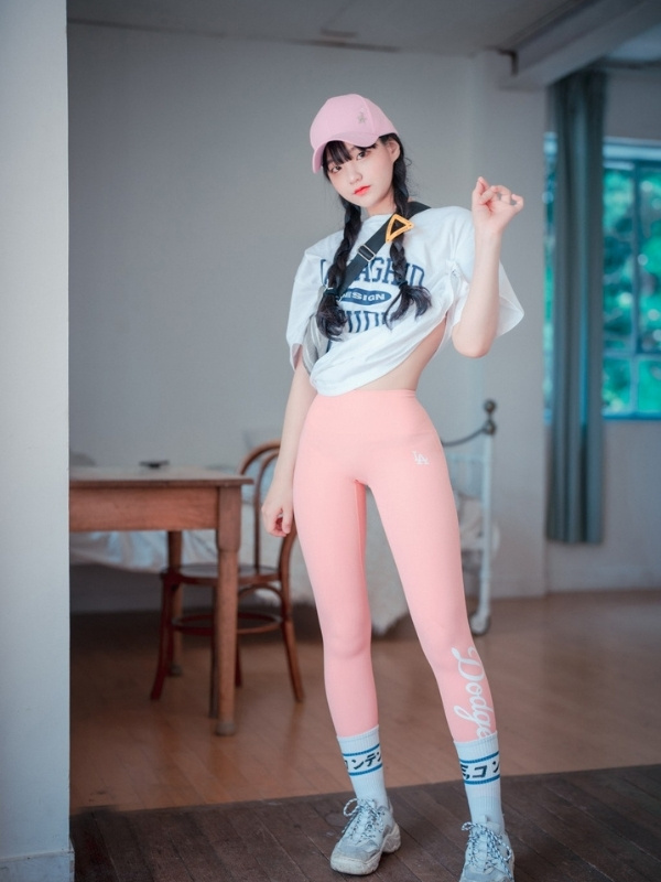 gái xinh mặc đồ bó thể thao