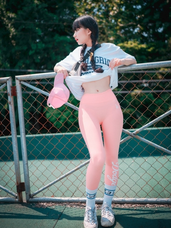 gái xinh mặc quần legging thể thao