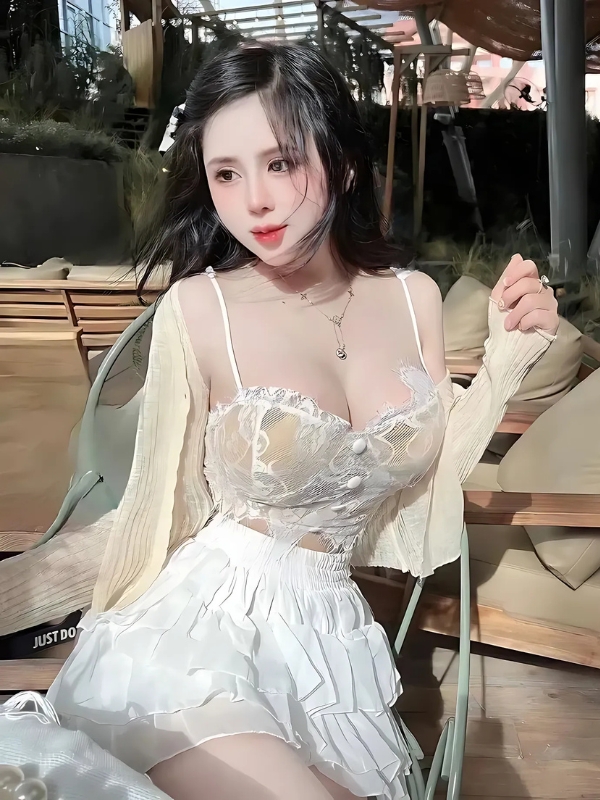 Gái xinh mặc váy ngắn phối áo lưới quyến rũ