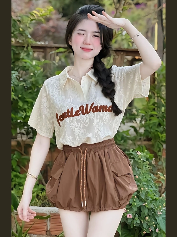 Gái xinh mặc váy ngắn phối áo sơ mi lạ mắt