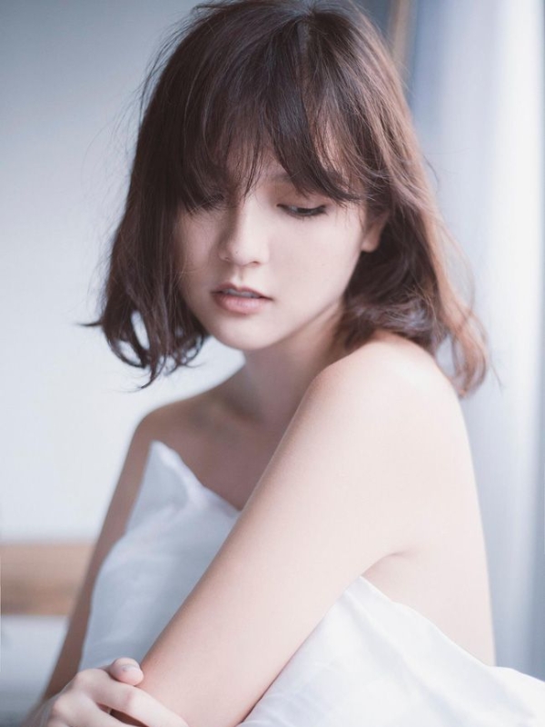 Hải tú nude đầy thơ và kín đáo