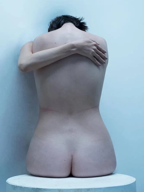 Tư thế tối giản ảnh nude của hải tú