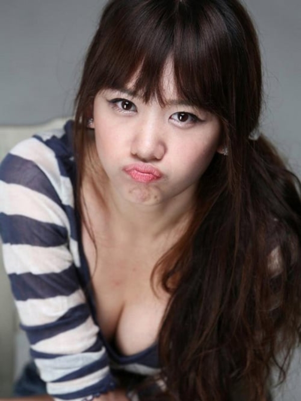 Biểu cảm dễ thương của Hari Won