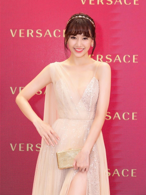 Hari Won sexy nổi bật trên thảm đỏ