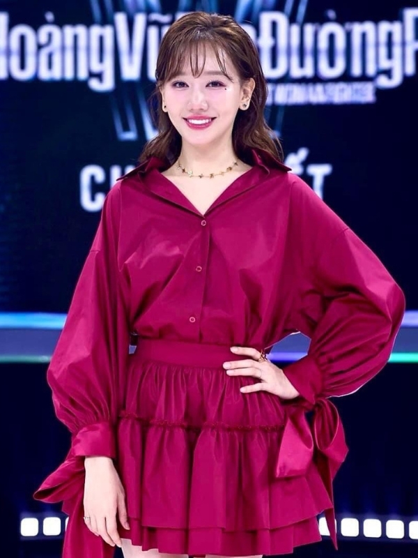 Hari Won sexy với váy đỏ nổi bật