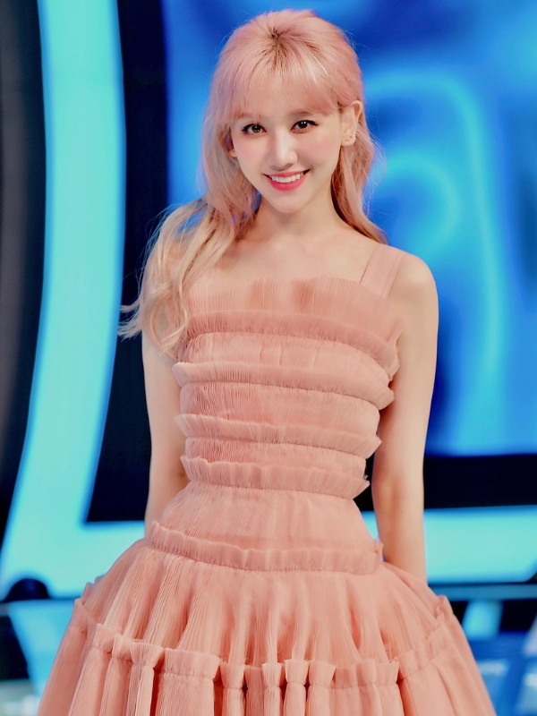 Hari Won sexy tỏa sáng trên sân khấu