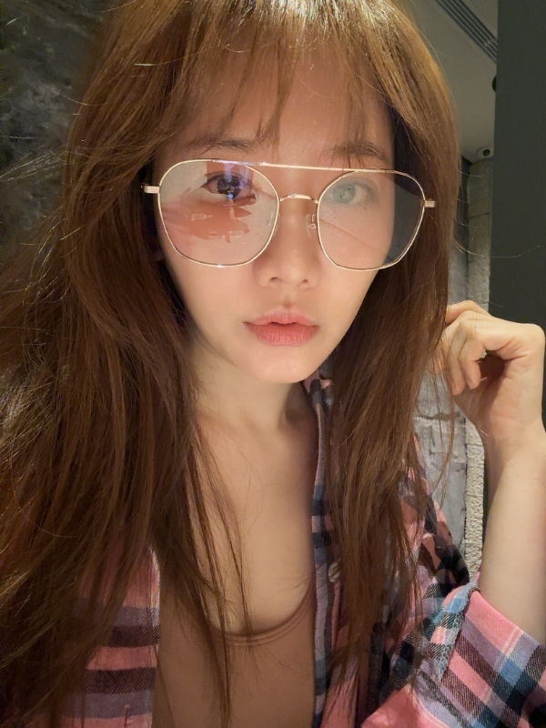 Kính tròn và tóc mái siêu đáng yêu