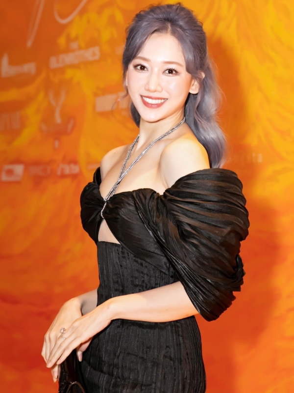 Vẻ đẹp quý phái, Hari Won quyến rũ