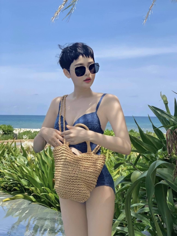 Vẻ đẹp thanh lịch khi tạo dáng cùng giỏ cói