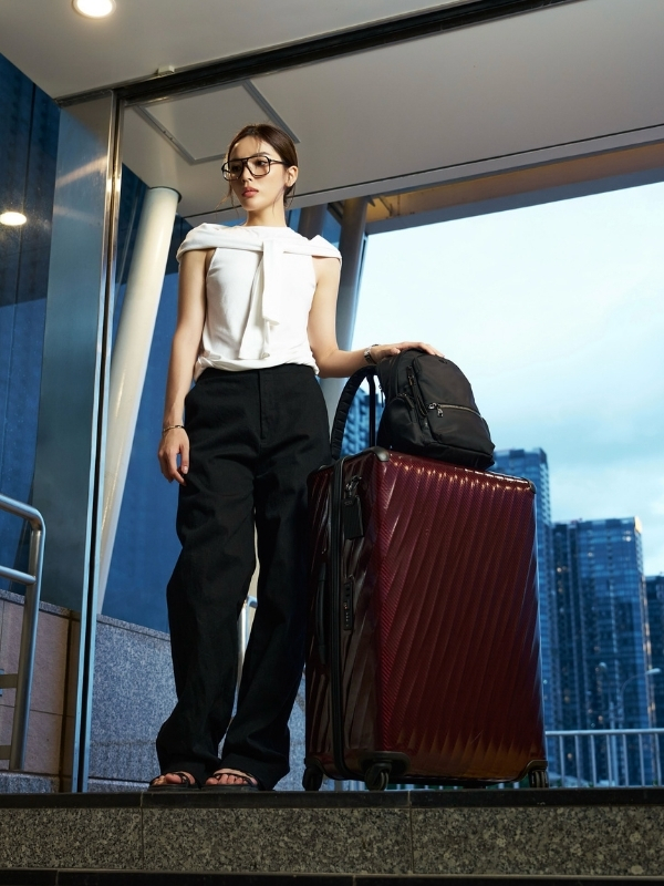 Trang phục trắng đen, sang trọng và đẳng cấp