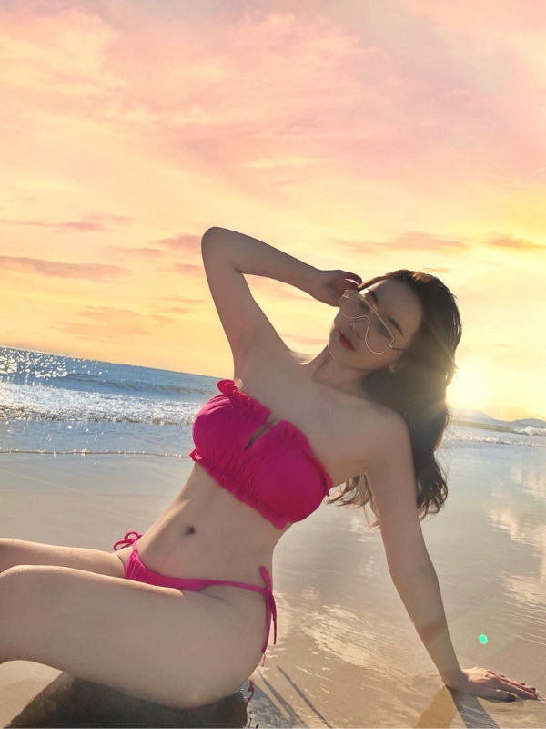 Nét đẹp nóng bỏng dưới ánh hoàng hôn biển cả