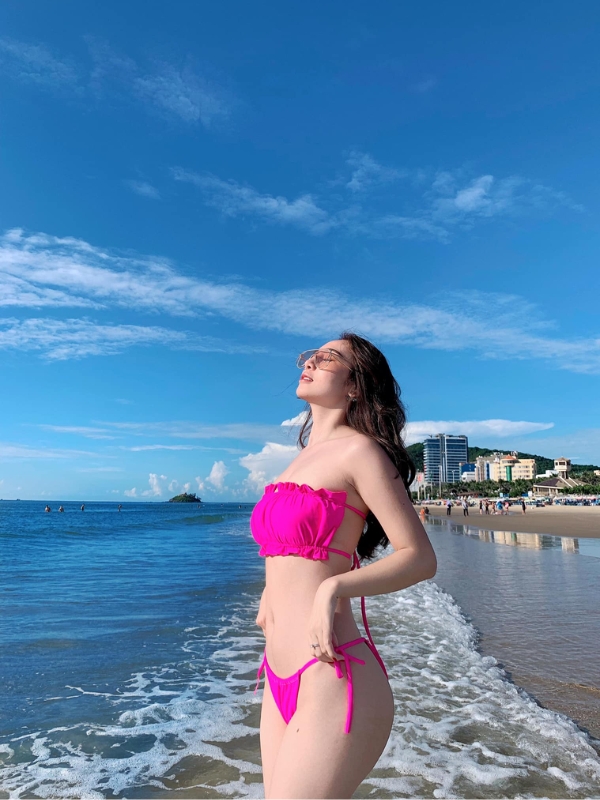 Hoàng Kim Chi mặc bikini sexy tự tin khoe dáng