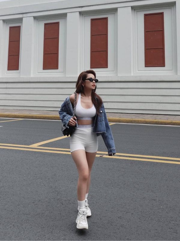 Hot girl Chi Pu bikini sexy xuất hiện đầy ấn tượng.