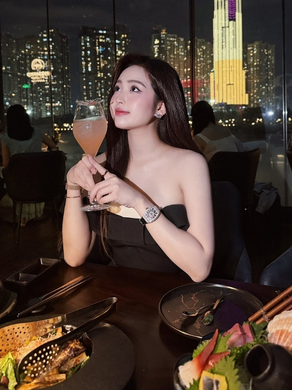 Bữa tối sang chảnh cùng ánh đèn