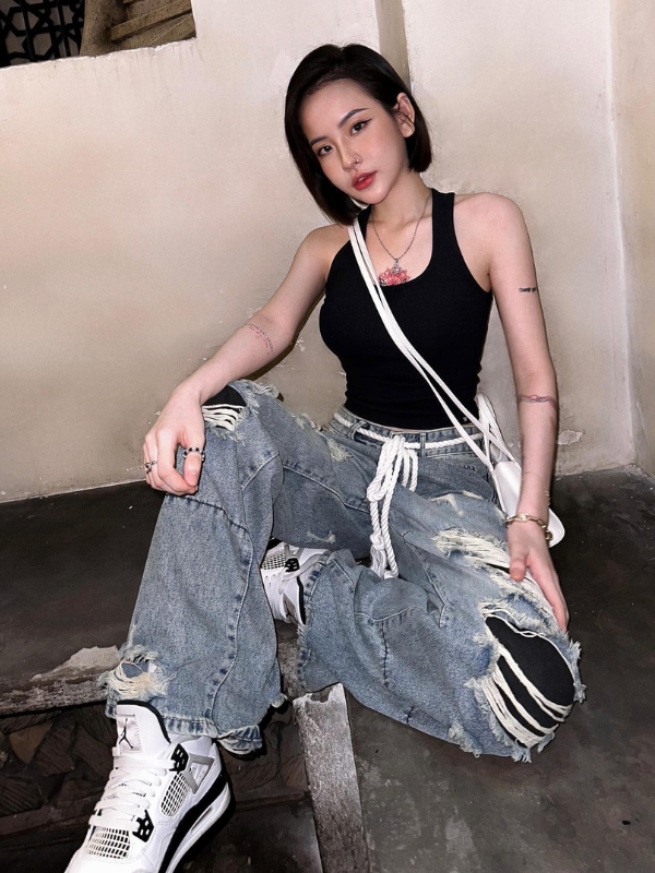 Tư thế tự tin, thần thái cực kỳ lôi cuốn.