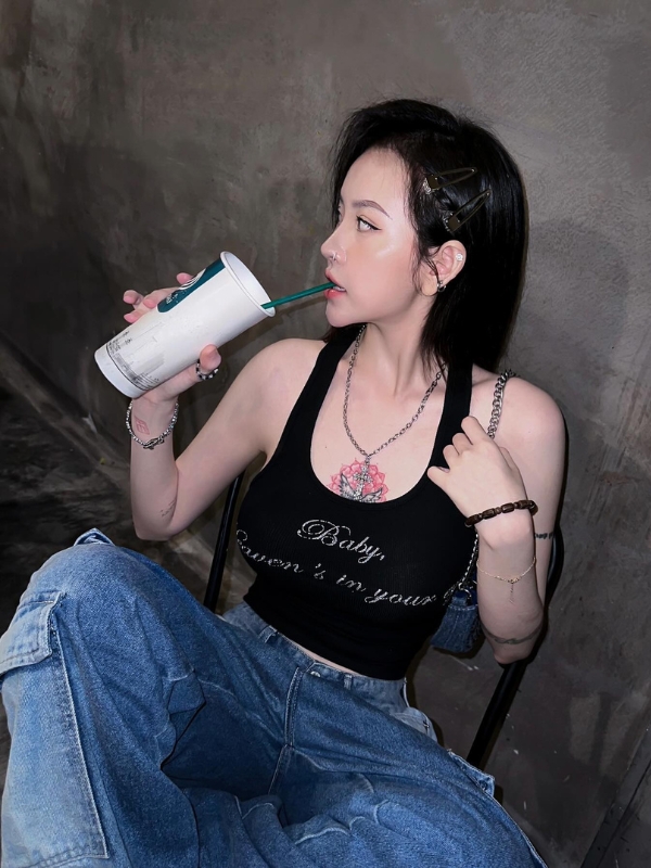 Tư thế đơn giản mà vẫn cực kỳ quyến rũ.