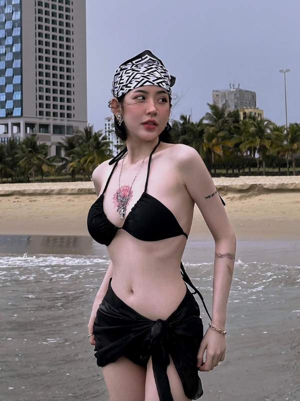 Hot girl Nhã Trân 2k2 khoe body căng mọng.