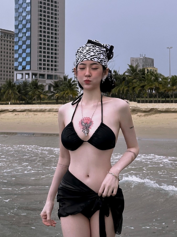 Vẻ đẹp hiện đại, tự tin giữa thành phố biển.