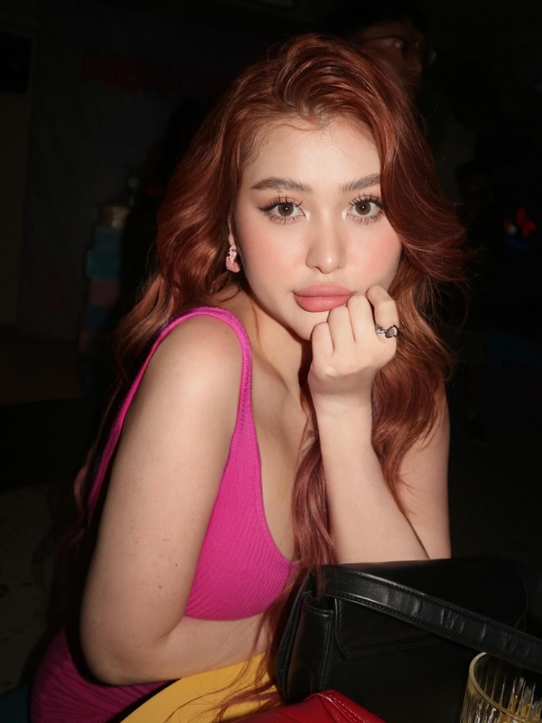 Ánh nhìn cuốn hút làm say đắm lòng người