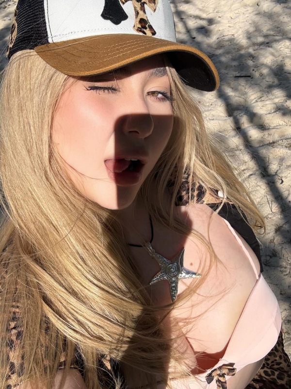 Thần thái đầy tự tin dưới nắng vàng