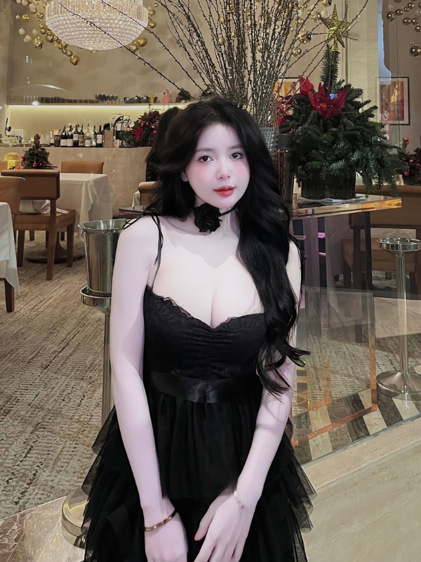 Vẻ đẹp gợi cảm đầy quyến rũ trong từng bức ảnh.