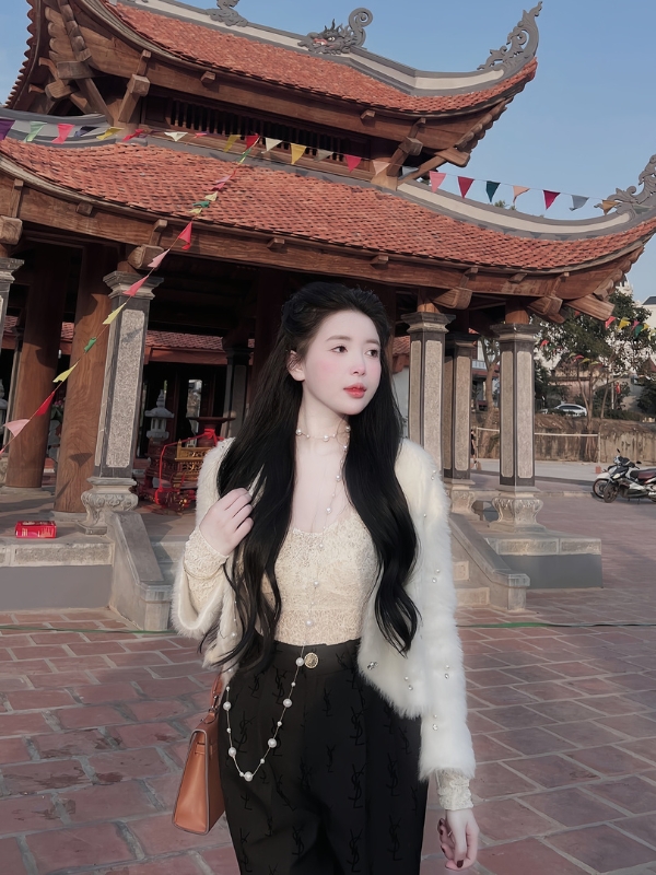 Trang Phạm Nabi nổi bật với khí chất sang trọng.