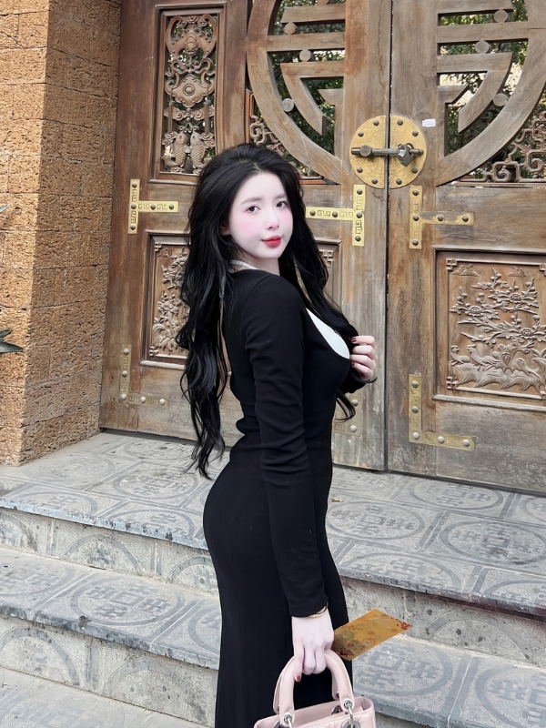 Hot girl tỏa sáng trong bộ váy đen đầy thần thái.