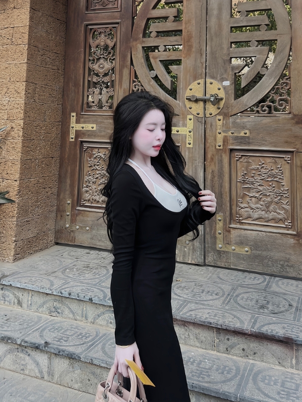 Hot girl Trang Phạm Nabi tự tin tạo dáng cuốn hút.