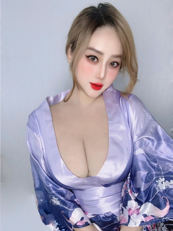 Thần thái gợi cảm, nét đẹp đầy kiêu kỳ