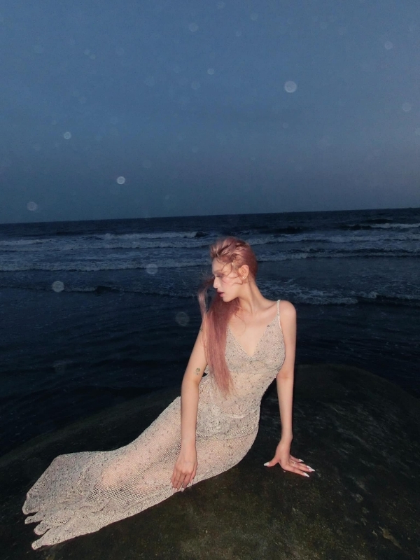 Như nàng tiên biển dưới ánh trăng