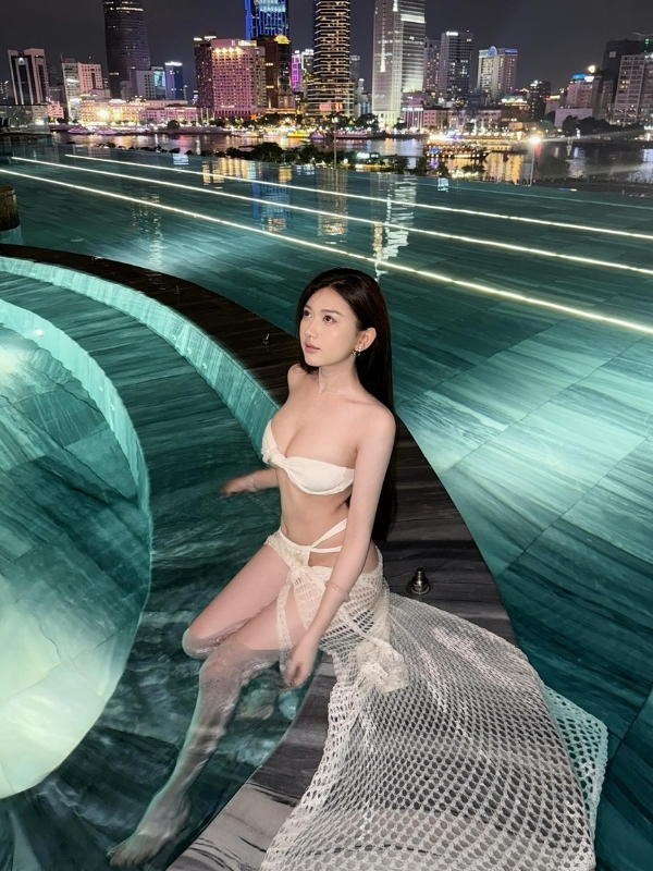 Dịu dàng nhưng vẫn rạng rỡ trong đêm.