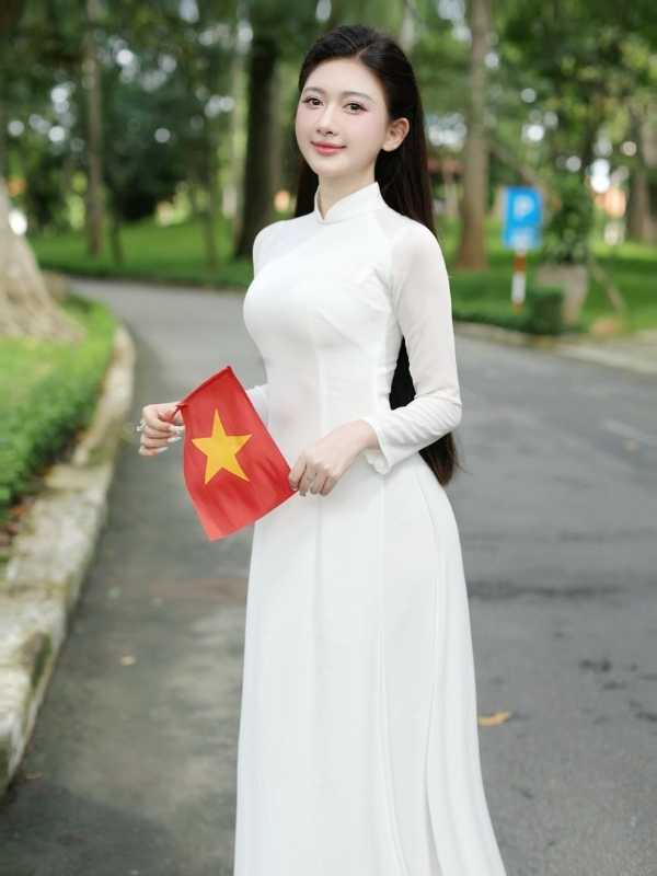 Vẻ đẹp thanh tao, giản dị trong áo dài.