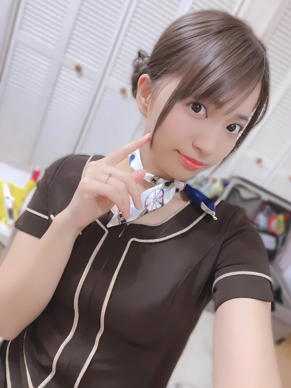 Áo đen và nơ cổ – idol neo akari pics
