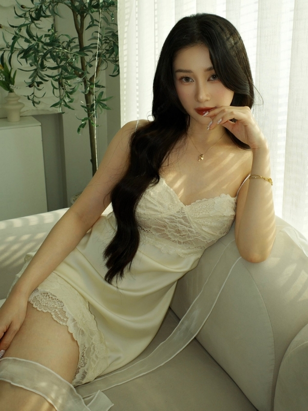 Ánh mắt nhẹ mà thâm tình sâu