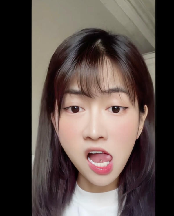 lê bống trend lè lưỡi