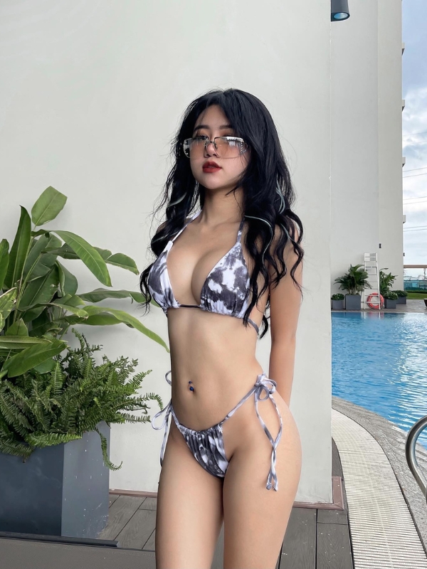 Bikini họa tiết thắt nơ tinh tế