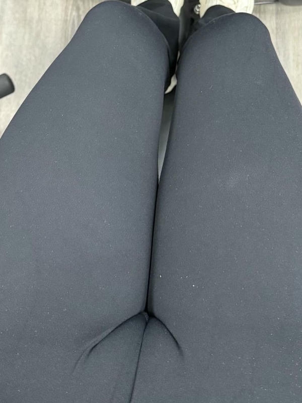 legging lộ vùng kín