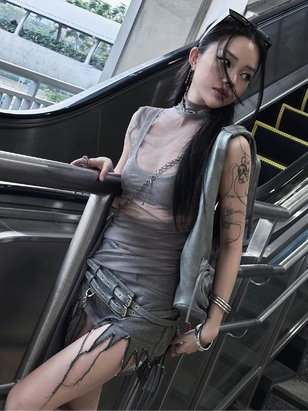 Phá cách quyến rũ với outfit xám