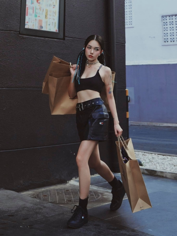 Nét thành thị mạnh mẽ Linh Ngọc Đàm sexy