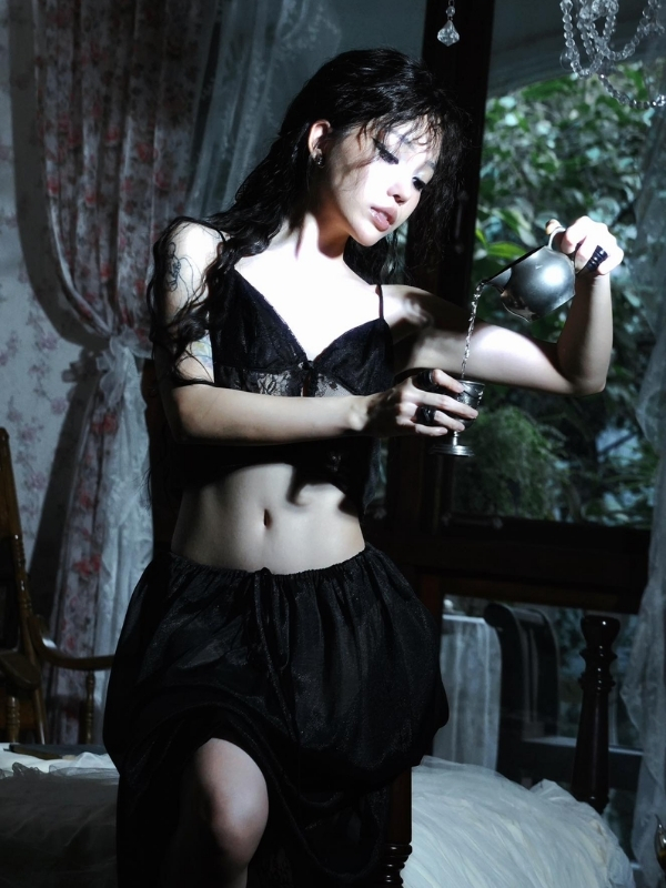 Cuốn hút ngây ngất trong khung tối