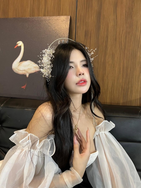 Ánh nhìn sâu hút đầy mê hoặc