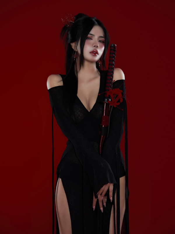 Váy đen xẻ tà gợi cảm khó cưỡng