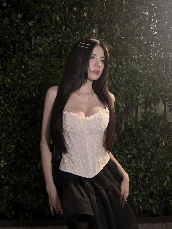 Áo corset trắng tôn vòng eo thon