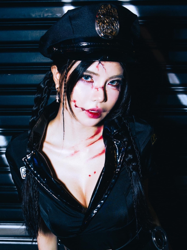 Đồng phục cảnh sát quyến rũ táo bạo