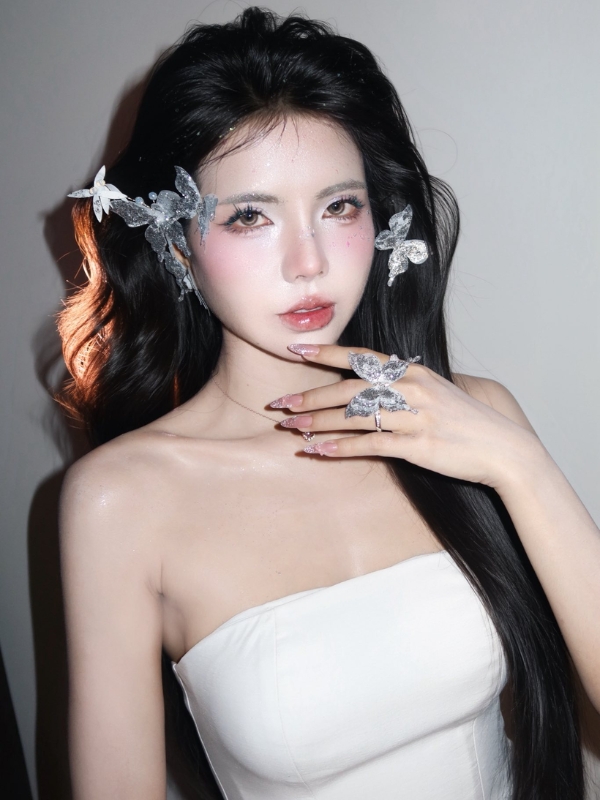 Vẻ đẹp cuốn hút của Mai Dora sexy