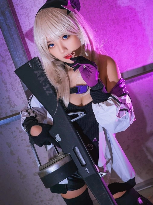 Góc chụp khéo léo, ánh nhìn gợi cảm