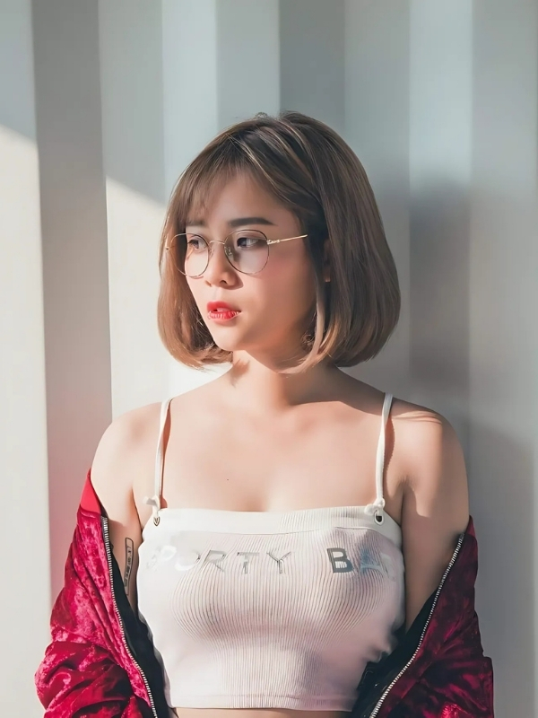 Misthy sexy diện áo 2 dây quyến rũ