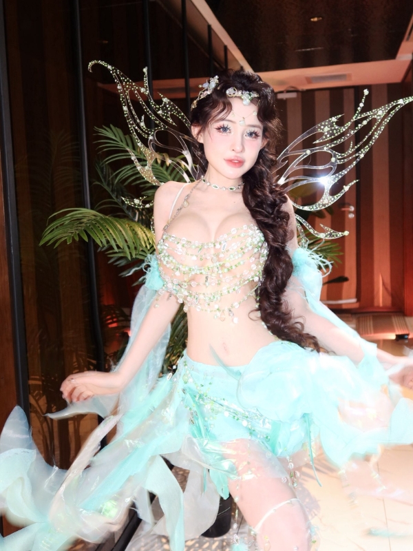 Vẻ đẹp như cổ tích của Ngân 98